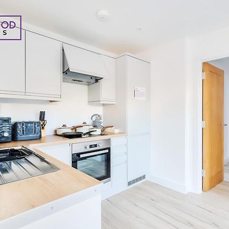 Modern Serviced Apartments For Contractors & Families With Free Parking, Wifi & Netflix By Redwood Stays Basingstoke Exterior foto