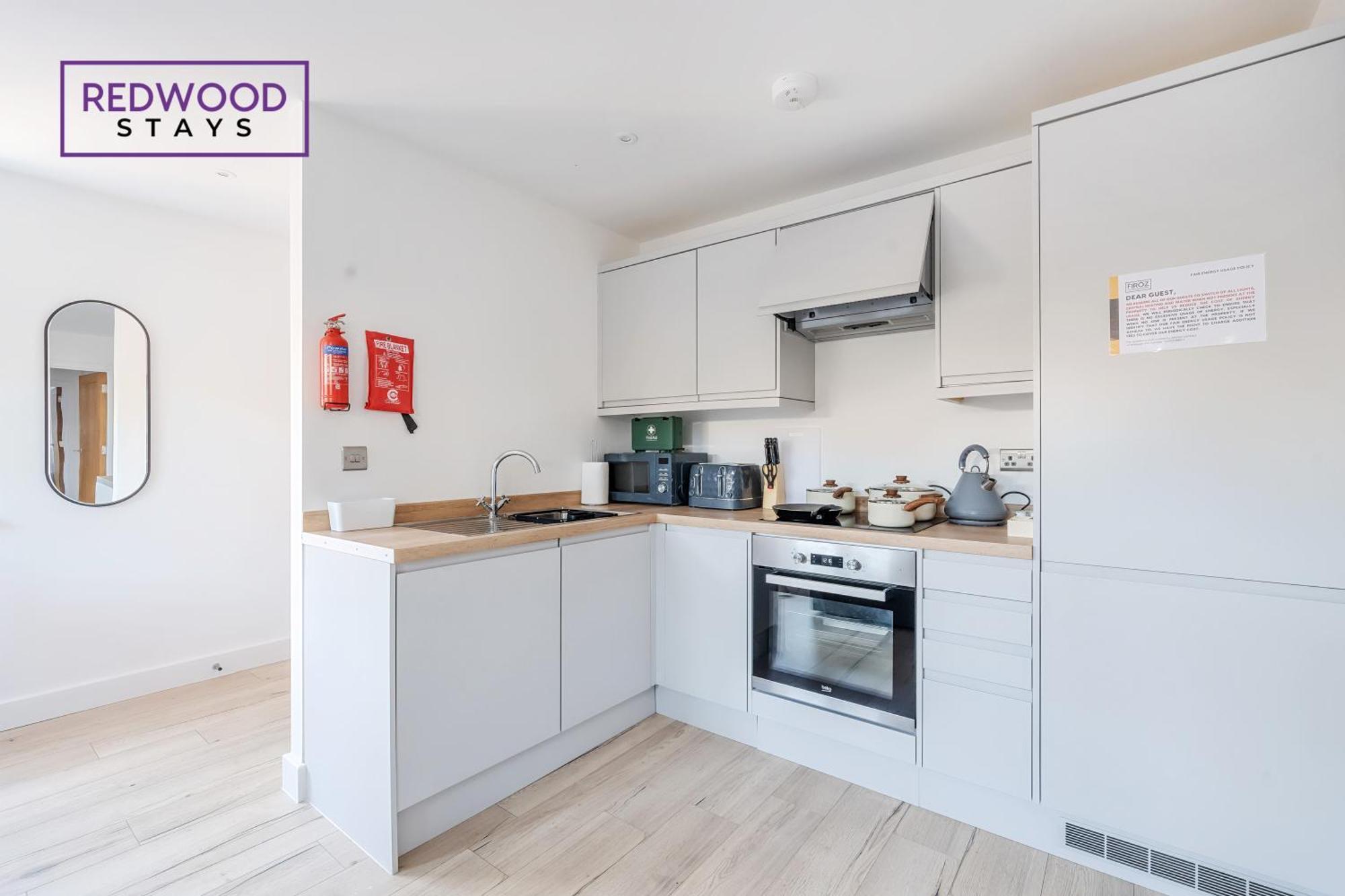 Modern Serviced Apartments For Contractors & Families With Free Parking, Wifi & Netflix By Redwood Stays Basingstoke Exterior foto