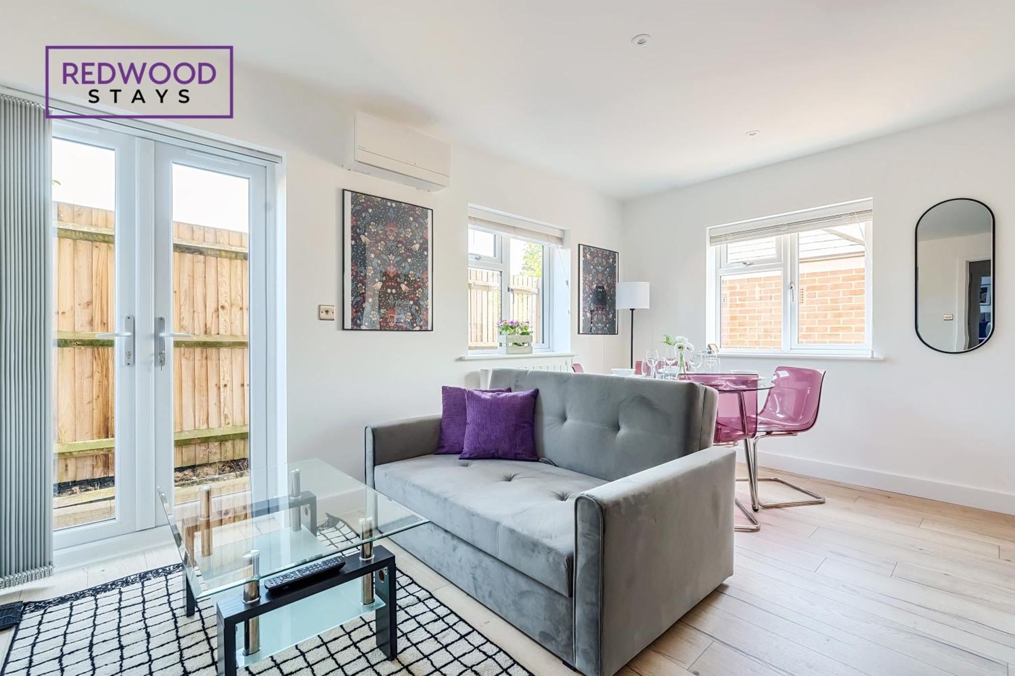 Modern Serviced Apartments For Contractors & Families With Free Parking, Wifi & Netflix By Redwood Stays Basingstoke Exterior foto
