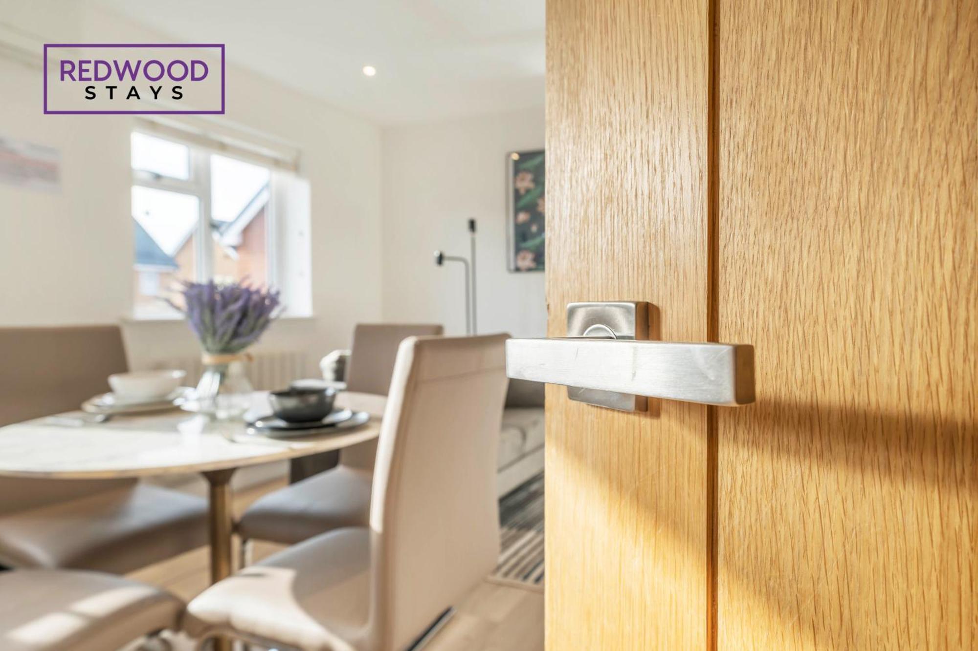 Modern Serviced Apartments For Contractors & Families With Free Parking, Wifi & Netflix By Redwood Stays Basingstoke Exterior foto
