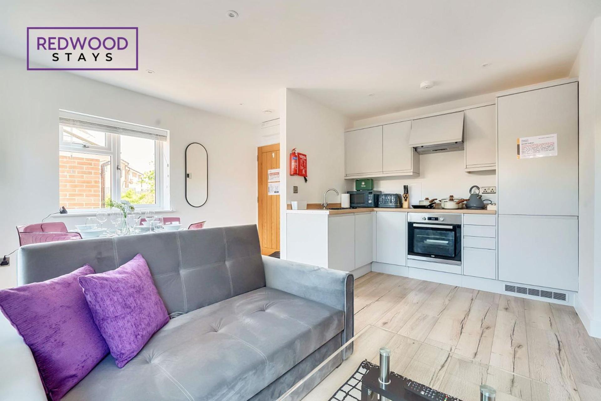 Modern Serviced Apartments For Contractors & Families With Free Parking, Wifi & Netflix By Redwood Stays Basingstoke Exterior foto