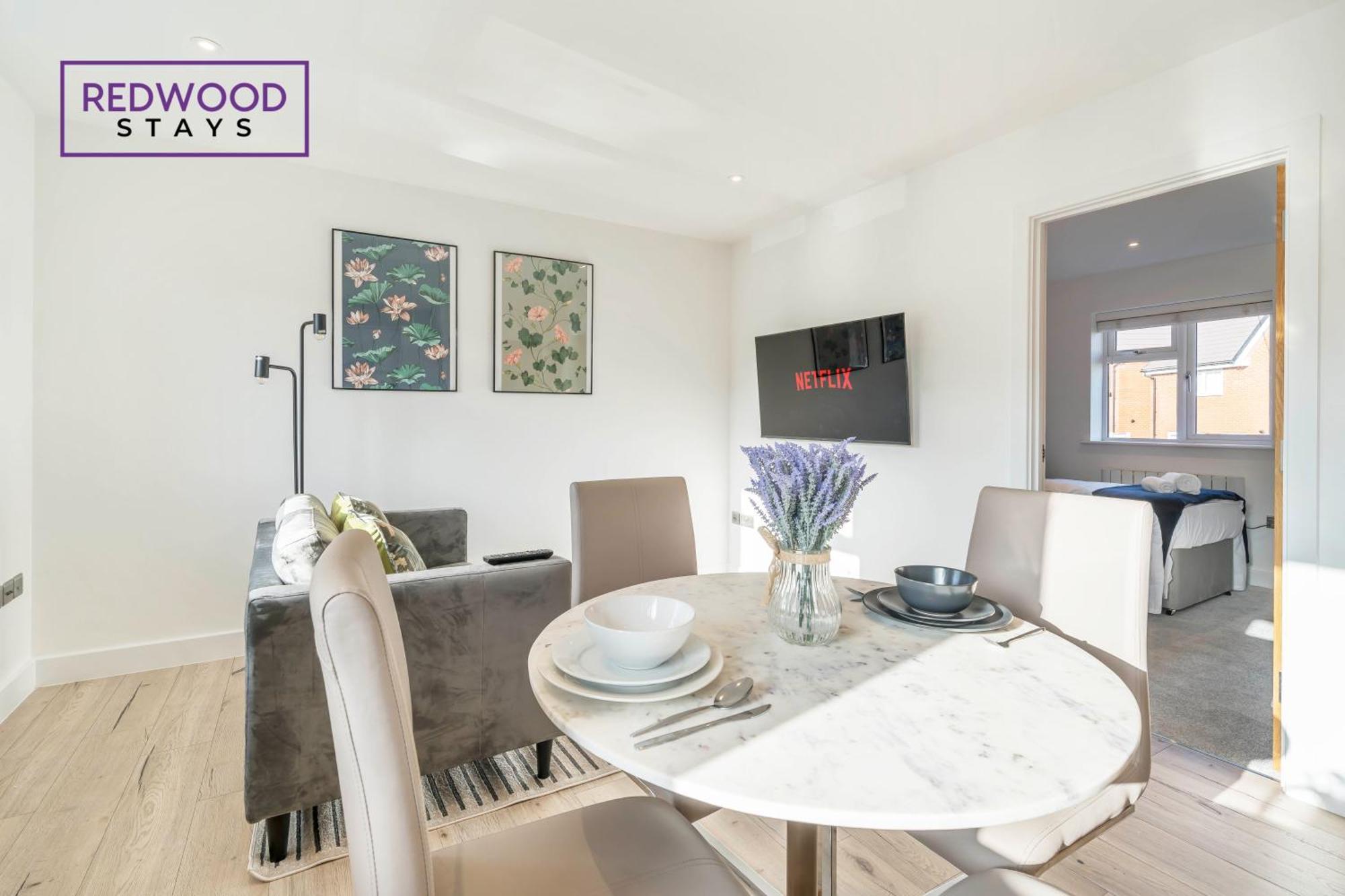 Modern Serviced Apartments For Contractors & Families With Free Parking, Wifi & Netflix By Redwood Stays Basingstoke Exterior foto