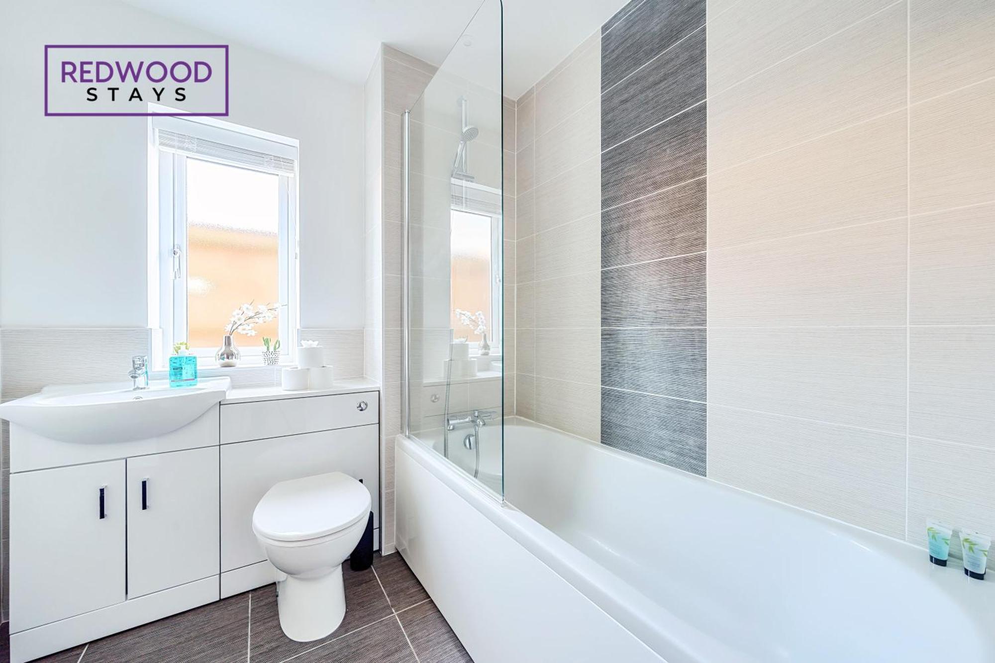 Modern Serviced Apartments For Contractors & Families With Free Parking, Wifi & Netflix By Redwood Stays Basingstoke Exterior foto