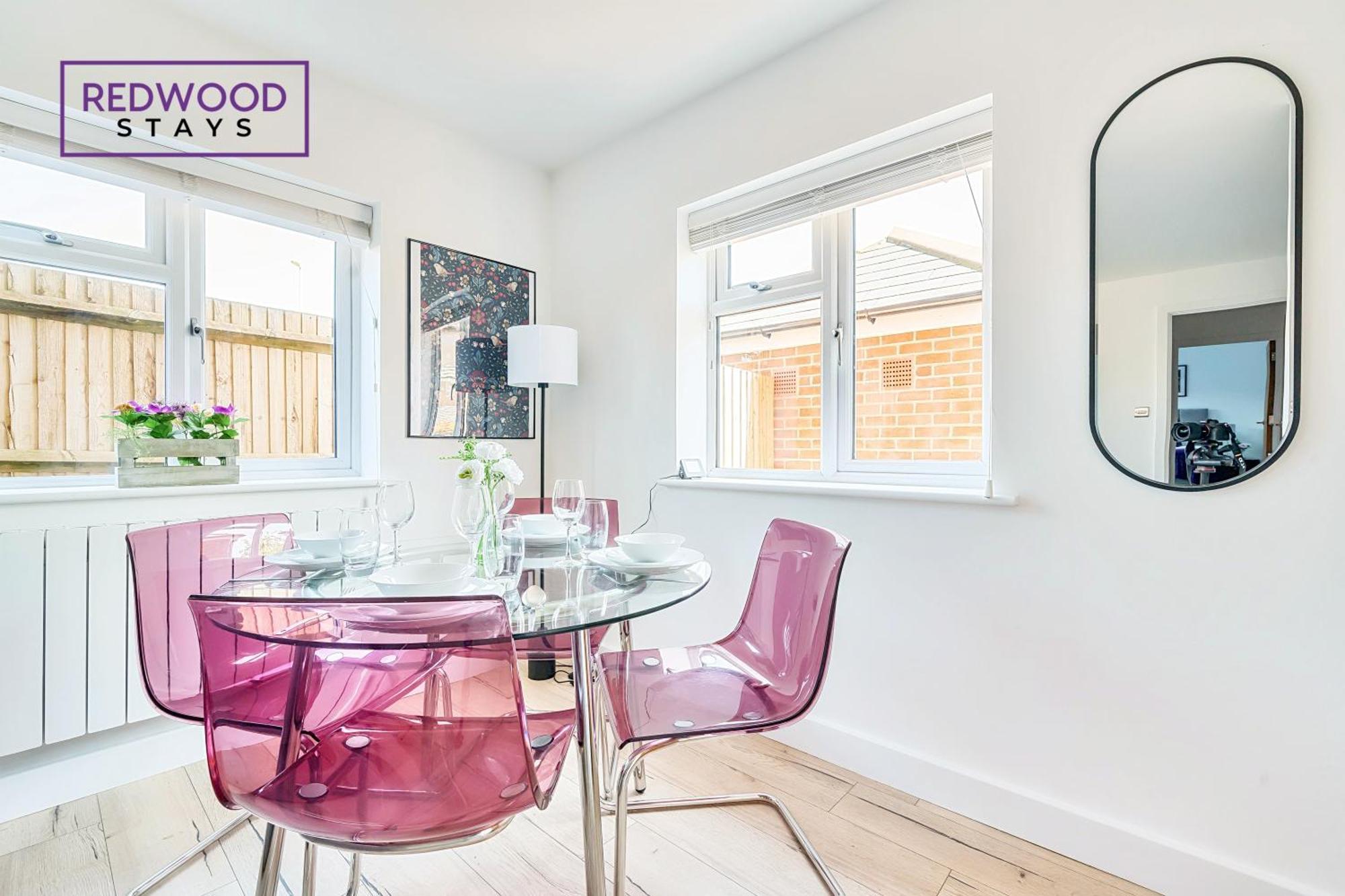 Modern Serviced Apartments For Contractors & Families With Free Parking, Wifi & Netflix By Redwood Stays Basingstoke Exterior foto