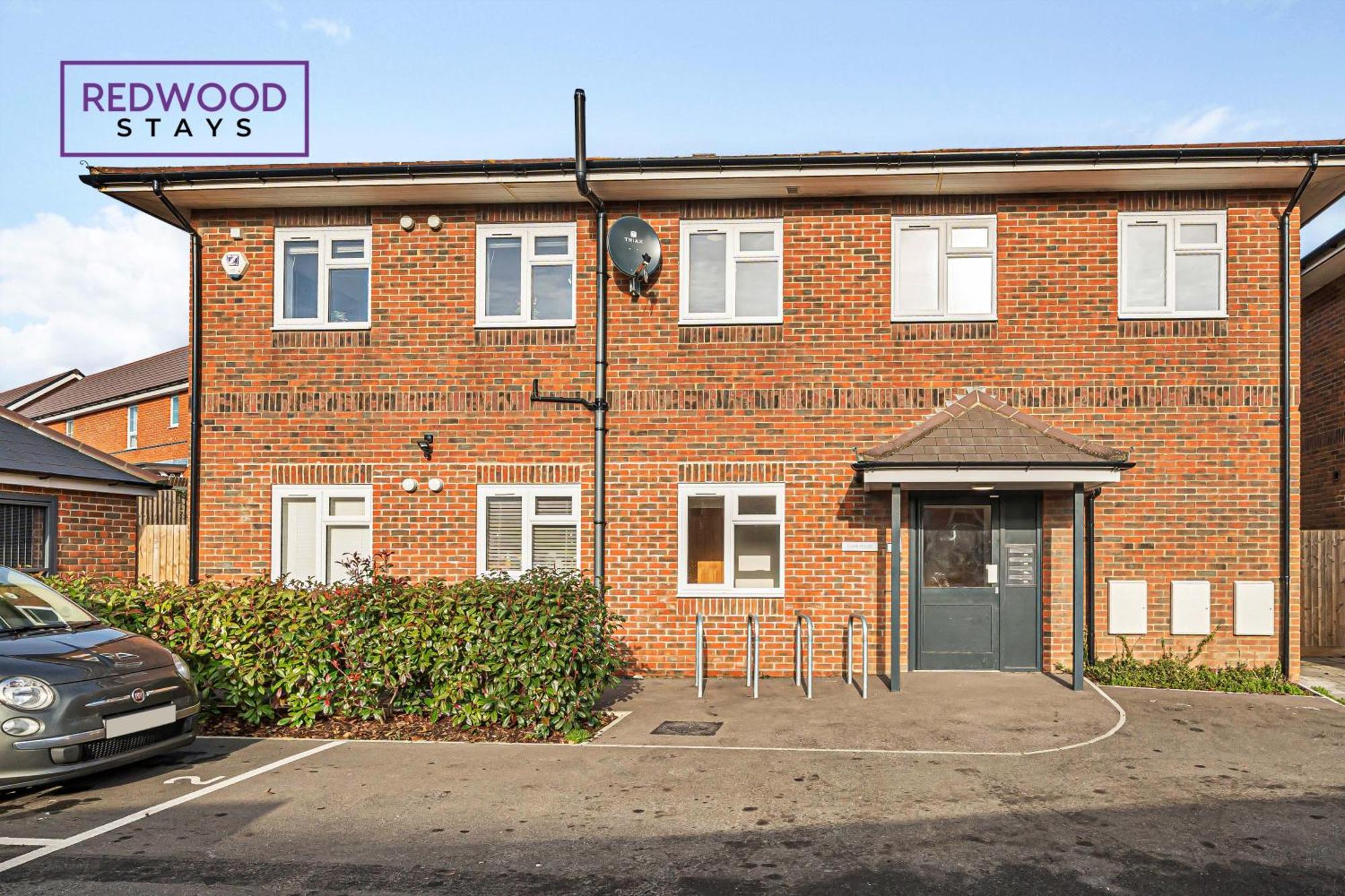 Modern Serviced Apartments For Contractors & Families With Free Parking, Wifi & Netflix By Redwood Stays Basingstoke Exterior foto