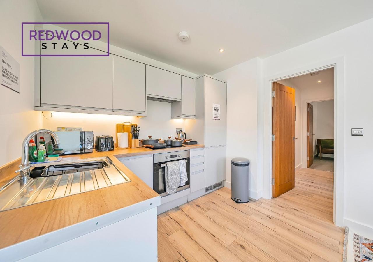Modern Serviced Apartments For Contractors & Families With Free Parking, Wifi & Netflix By Redwood Stays Basingstoke Exterior foto